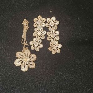 Golden Rose Necklace with matching earrings